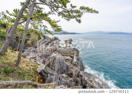 唐桑半島大釜半藏 連續的大理石岩層和下方展現的陽剛景觀構成了壯觀的海岸美景，令人嘆為觀止。 129730311
