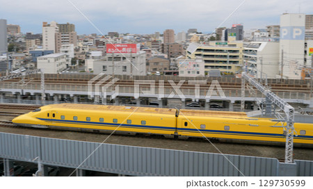 Doctor Yellow running on the elevated track 129730599