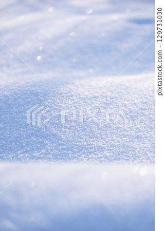 蒜山高原上凹凸不平的積雪圖案 129731030