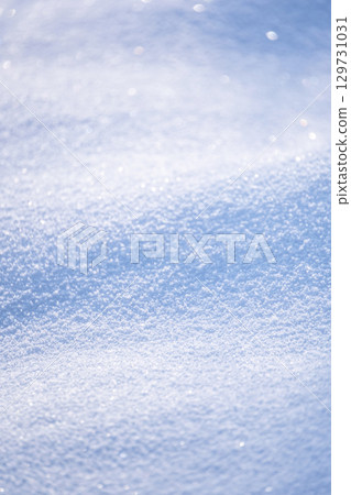 蒜山高原上凹凸不平的積雪圖案 129731031