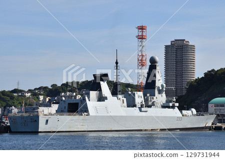 Royal Navy destroyer HMS Dauntless 129731944