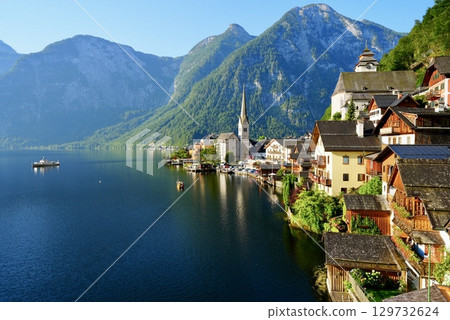 奧地利世界遺產哈爾施塔特美麗的湖畔城鎮景觀和阿爾卑斯山風光 奧地利世界遺產哈爾施塔特美麗的湖畔城鎮景觀和阿爾卑斯山風光 129732624