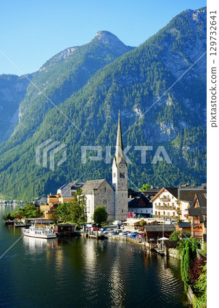 Beautiful lakeside townscape and Alpine scenery of Hallstatt, Austria, a World Heritage Site Beautiful lakeside townscape and Alpine scenery of Hallstatt, Austria, a World Heritage Site 129732641