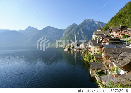 奧地利世界遺產哈爾施塔特美麗的湖畔城鎮景觀和阿爾卑斯山風光 129732648
