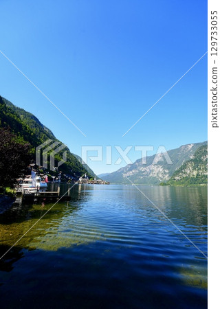 Beautiful scenery of Lake Hallstatt, a World Heritage Site in Austria 129733055