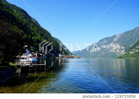 Beautiful scenery of Lake Hallstatt, a World Heritage Site in Austria Beautiful scenery of Lake Hallstatt, a World Heritage Site in Austria 129733056
