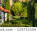 Backyard of a private house 129733104