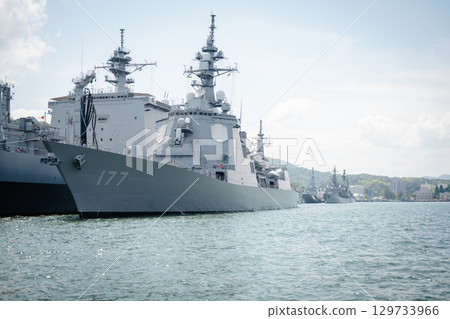 A warship 129733966