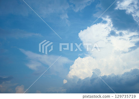 Summer sky background material. White clouds floating in the blue sky 129735719
