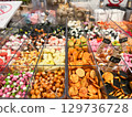 展出各種微型食品 129736728