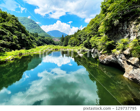 Beautiful green scenery of Tonohetsuri in sunny summer 7 129737795