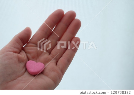 40多歲女人的手和心 129738382