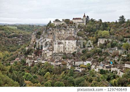 Historic buildings of Rocamadour perched on cliffs, Occitan, France Historic buildings of Rocamadour perched on cliffs, Occitan, France 129740649