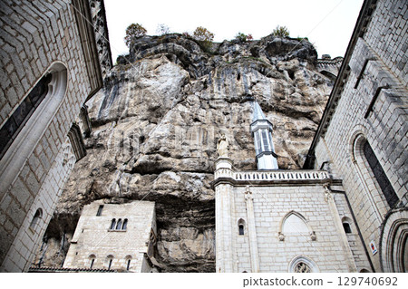 Historic buildings of Rocamadour perched on cliffs, Occitan, France Historic buildings of Rocamadour perched on cliffs, Occitan, France 129740692
