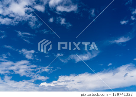 從超市屋頂看到的夏日天空 從超市屋頂看到的夏日天空 129741322