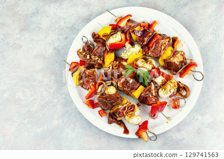 Raw kebab, preparation of meat dishes. 129741563