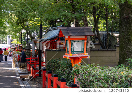 Traditional lantern by Yasaka Shrine in Kyoto with people in kimonos Traditional lantern by Yasaka Shrine in Kyoto with people in kimonos 129743550