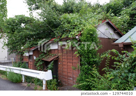 Abandoned vacant house Abandoned vacant house 129744010