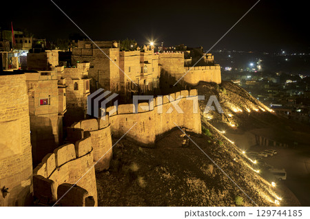 從齋沙默堡內部俯瞰堡牆 129744185