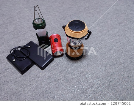 Mobile battery and lantern (powered off) for use in emergencies (left-justified) Mobile battery and lantern (powered off) for use in emergencies (left-justified) 129745001