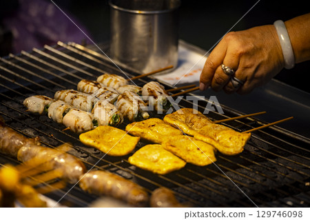 台灣夜市火鍋：響志作的烤肉串與甜點 129746098