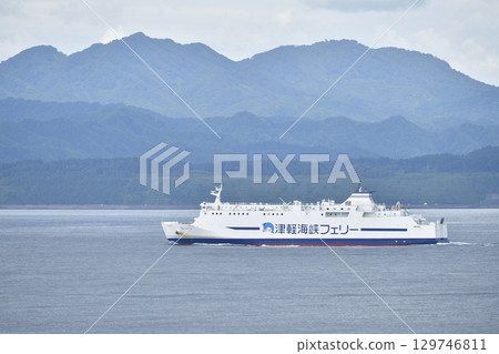 Photographing the scenery of the Tsugaru Kaikyo Ferry sailing through Hakodate Bay in Hakodate, Hokkaido in summer Photographing the scenery of the Tsugaru Kaikyo Ferry sailing through Hakodate Bay in Hakodate, Hokkaido in summer 129746811