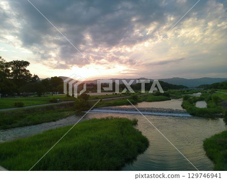 Riverside scenery at dusk 129746941