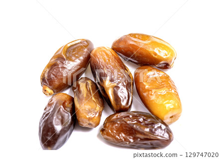 Fresh dates from directly from the plantage 129747020