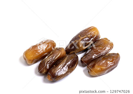 Fresh dates from directly from the plantage Fresh dates from directly from the plantage 129747026