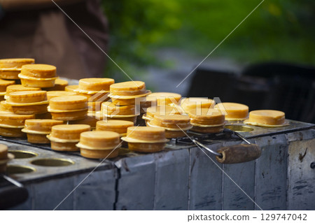 The birth of wheel cake 129747042