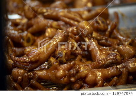 台灣夜市小吃：香氣四溢的小吃 129747074