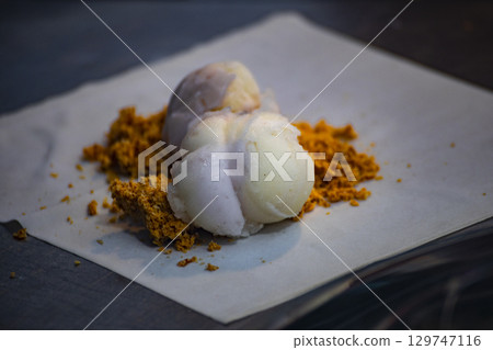 新鮮捲製的冰淇淋，傳統風味 129747116