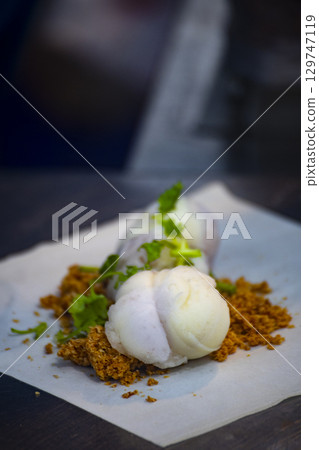 新鮮捲製的冰淇淋，傳統風味 129747119