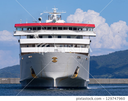 Tokiwa Maru arriving at Ryotsu Port Tokiwa Maru arriving at Ryotsu Port 129747960