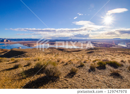 猶他州鮑威爾湖，二月清晨 129747978