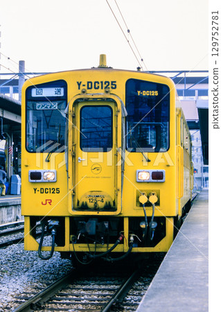 JR Kyushu Kiha 125 diesel railcar 129752781