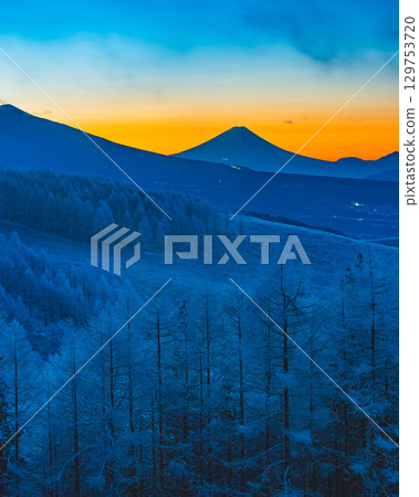 Mount Fuji Kirigamine frost 129753720
