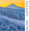 富士山霧峰霜 129753722
