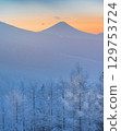 富士山霧峰霜 129753724