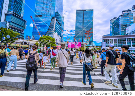 日本東京城市景觀:戰爭結束紀念日的天空......80週年......永遠不要重複戰爭的恐怖......冠狀病毒“戰爭”=15日的澀谷 日本東京城市景觀:戰爭結束紀念日的天空......80週年......永遠不要重複戰爭的恐怖......冠狀病毒“戰爭”=15日的澀谷 129753976