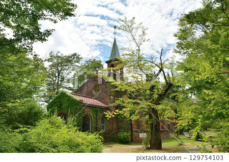 Stone Western-style building (diagonal) 129754103