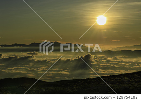 八岳日出,雲海繚繞 八岳日出,雲海繚繞 129754192