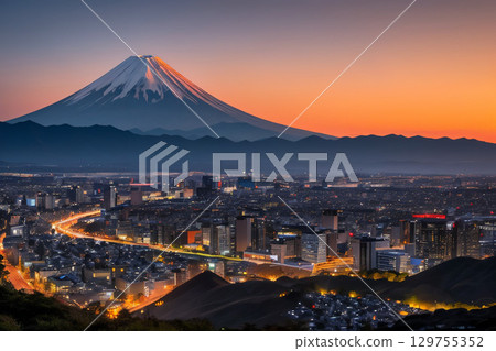 夕陽下的富士山 129755352