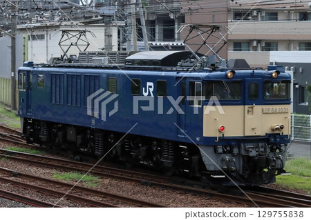 EF64 entering the station after substituting for the steam locomotive 129755838