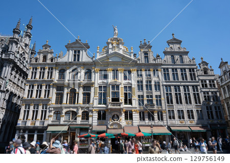 晴朗天氣下的大廣場公會大廈 / 比利時布魯塞爾 129756149