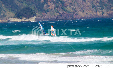 白濱海灘和風帆衝浪 白濱海灘和風帆衝浪 129758569