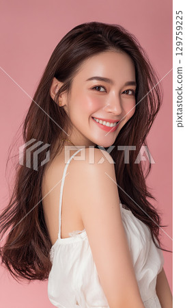 女性自信的微笑 女性自信的微笑 129759225