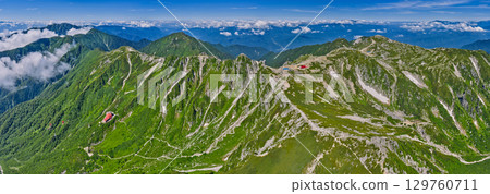 千疊敷冰斗夏季山景與山脊的空中全景 129760711