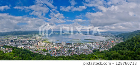 A spectacular panoramic view of Lake Suwa and Suwa city from Tateishi Park 129760718