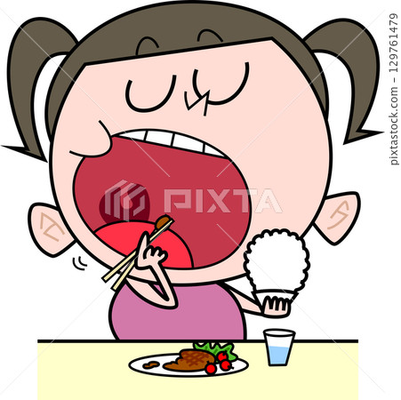 一個胖胖的女孩張大嘴巴吃飯 129761479